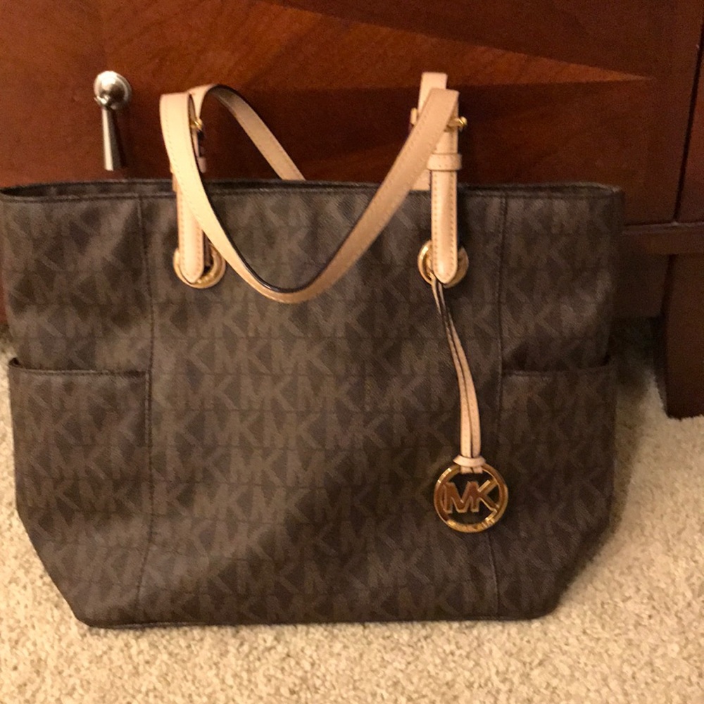 Authentic Michael Kors handbag. LIKE NEW.